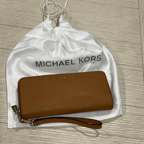 MICHAEL Michael Kors Handbags - Michael Kors Wristlet Wallet 17 Pockets for Credit Cards 5 Add’l Compartments